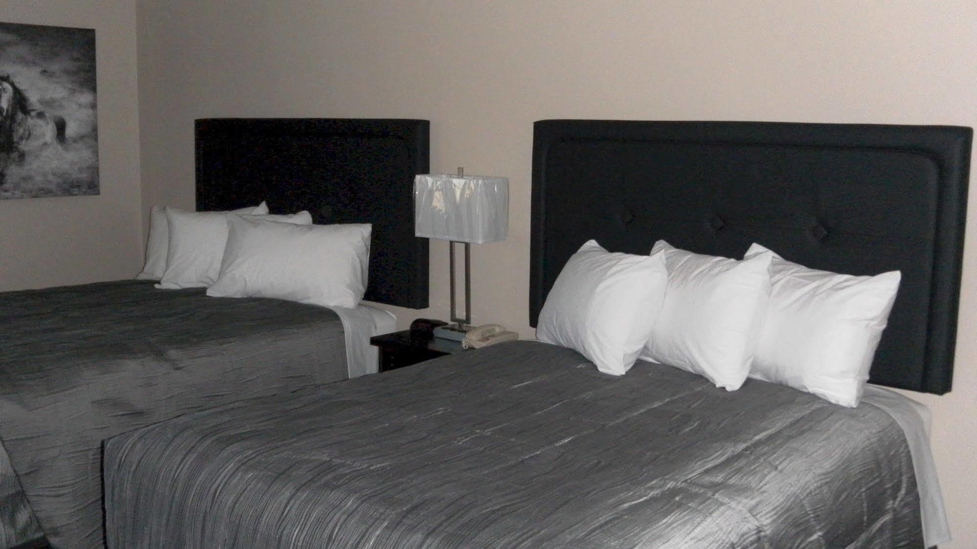 Stampeder Inn Ponoka Ngoại thất bức ảnh
